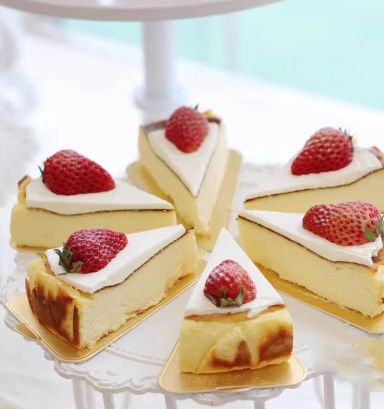 4.6 Inch Triangle Mousse Cake Board for Pastries Mousse cake paper board cupcake triangle tray pastry dessert board
