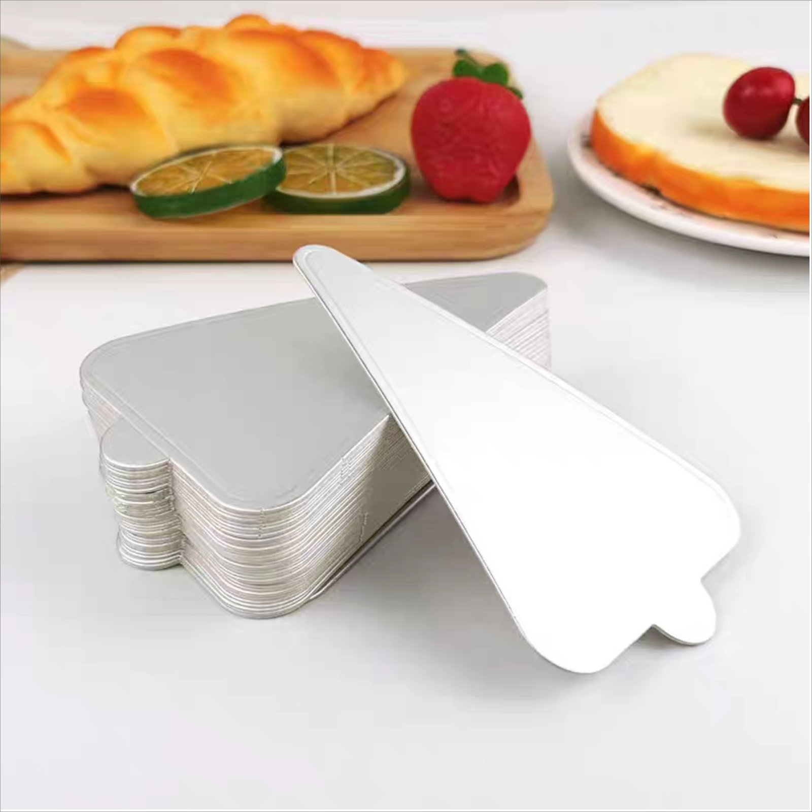 Sliver Cardboard Cake Tray Festive sliver cardboard cake tray, ideal for wedding receptions, anniversary parties, and milestone celebrations.