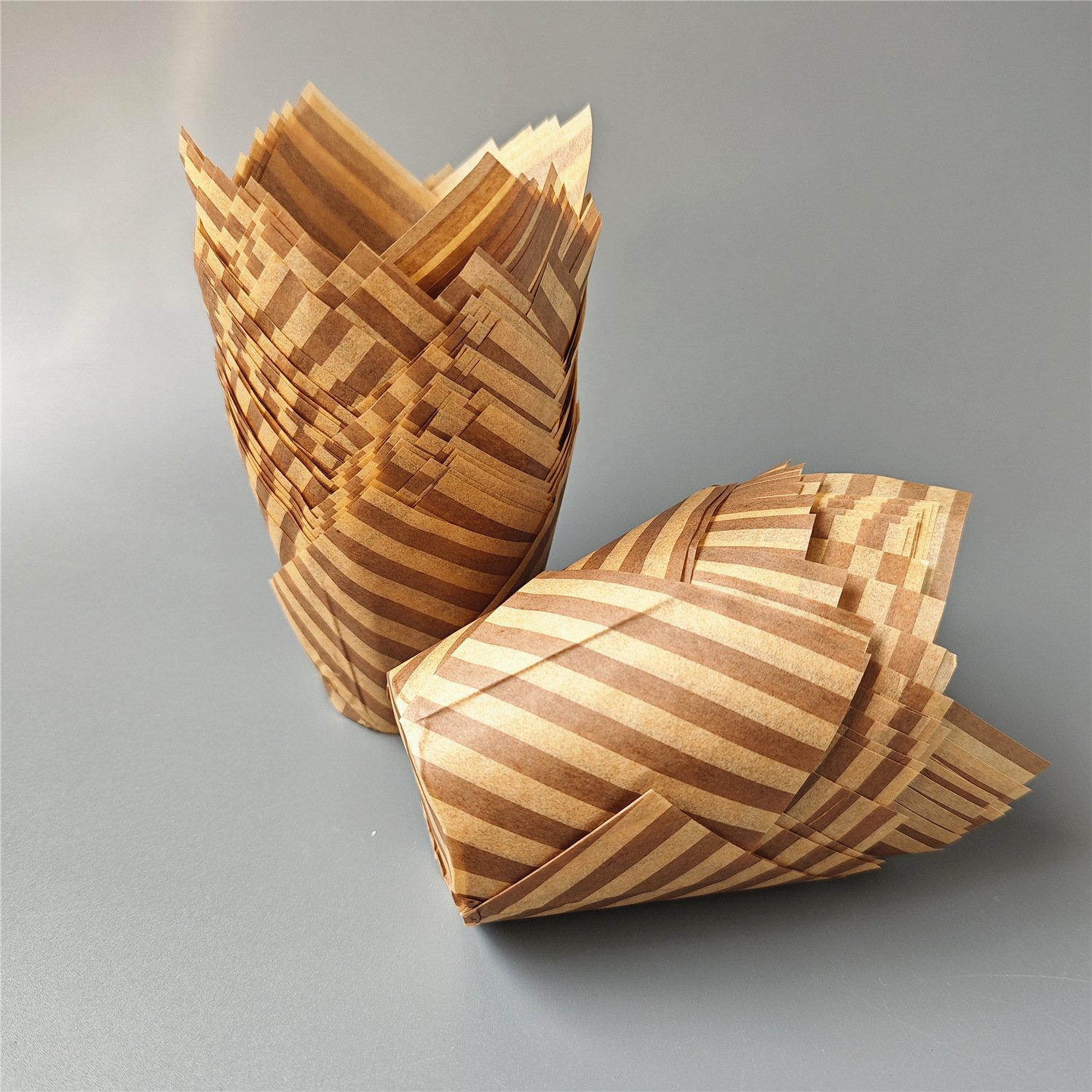 Beige Brown White Striped Tulip Cupcake Liners Store‑ready tulip cupcake liners for baking, supplied in generous that keep your bakery fully stocked
