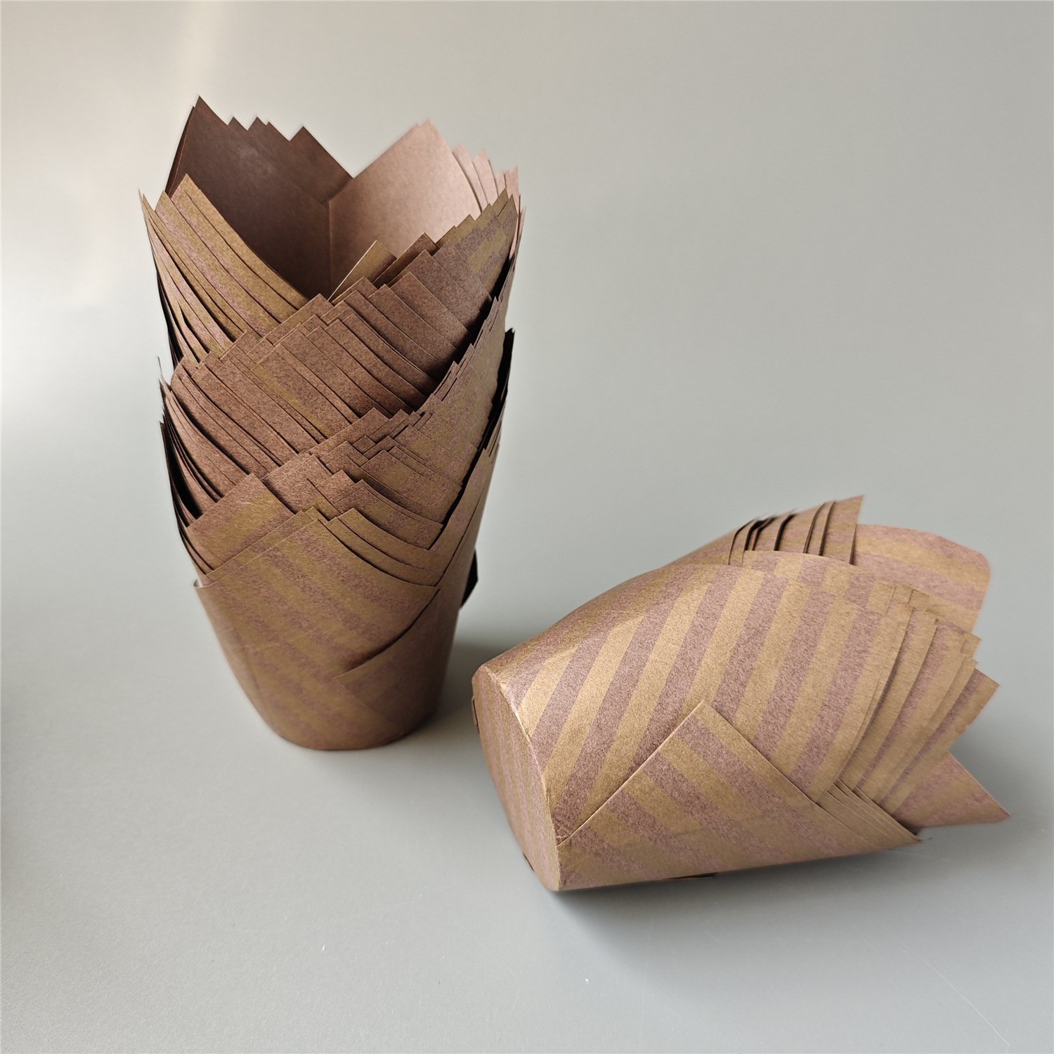 Beige Brown White Striped Tulip Cupcake Liners Grease‑block tulip cupcake liners for baking