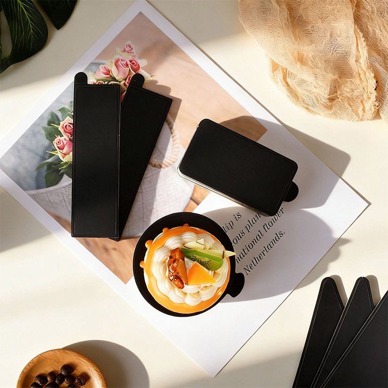 Black Paper Cardboard Small Cake Trays Rectangular mini black cake cardboard, smooth surface and fine workmanship.