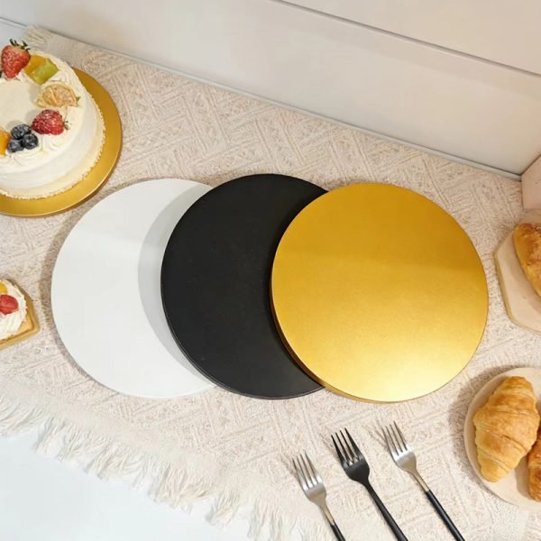 Round cardboard cake boards